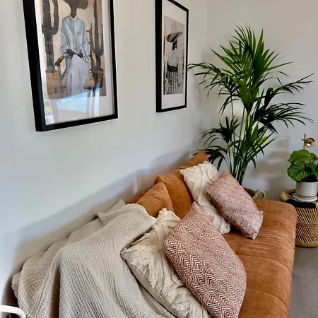 Maison Des Chenes 64 - بيت للعطل *