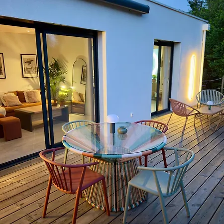 Maison Des Chenes 64 - بيت للعطل *